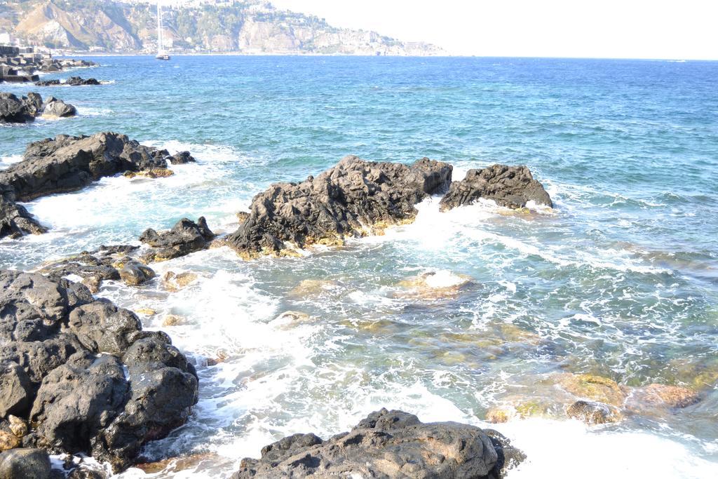 Hotel Porto Azzurro Giardini Naxos Bagian luar foto