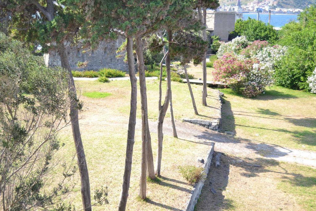 Hotel Porto Azzurro Giardini Naxos Bagian luar foto