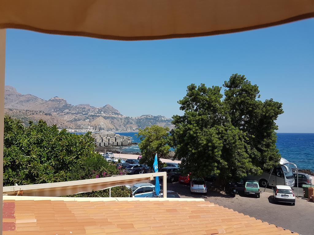 Hotel Porto Azzurro Giardini Naxos Bagian luar foto