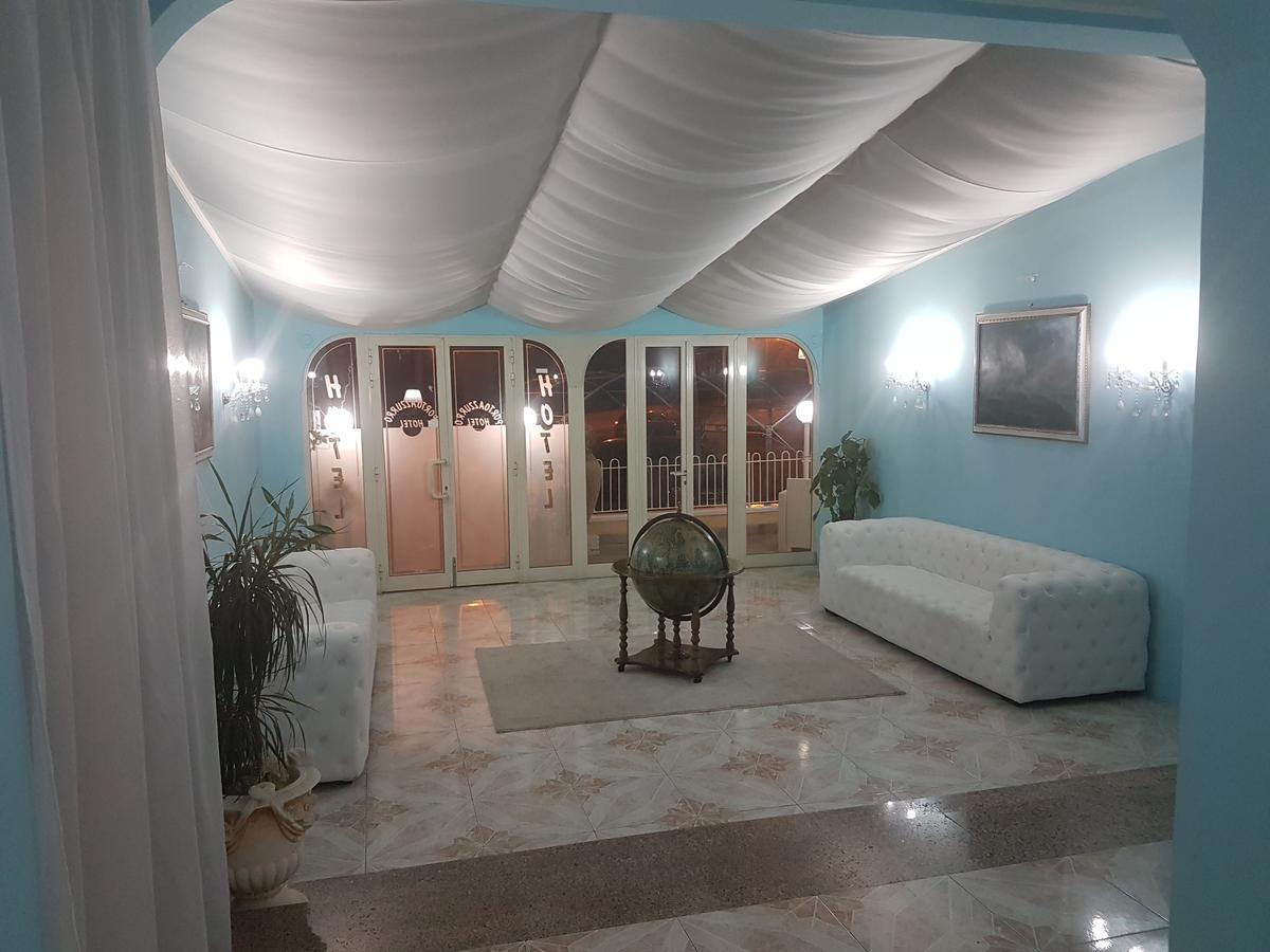 Hotel Porto Azzurro Giardini Naxos Bagian luar foto