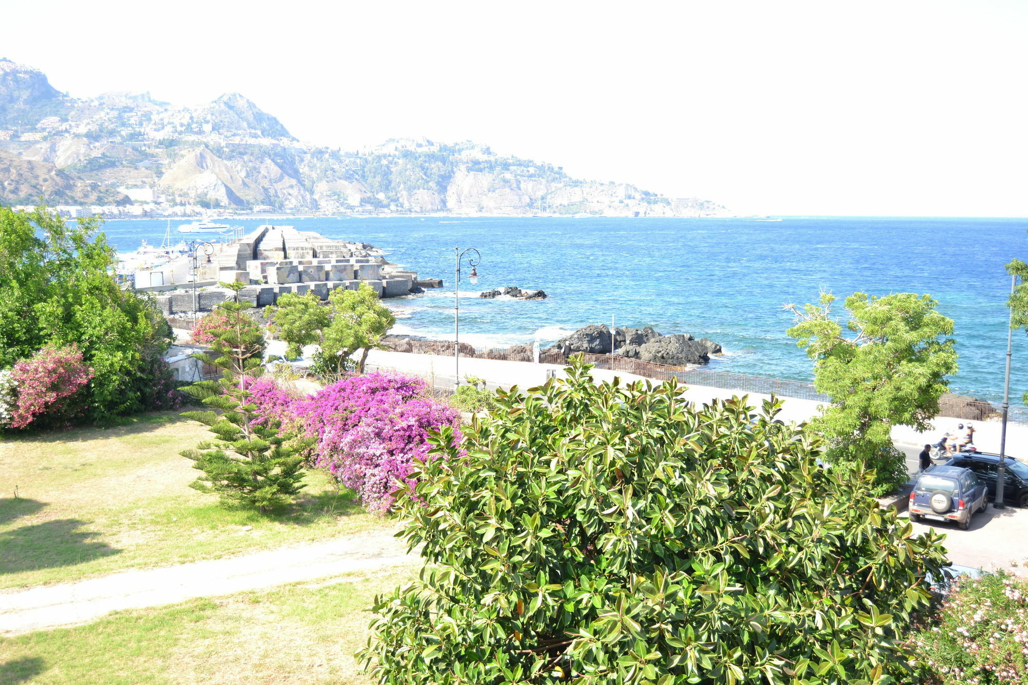 Hotel Porto Azzurro Giardini Naxos Bagian luar foto